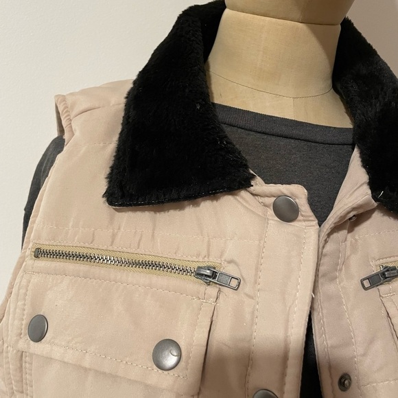 VTG Tudor Puffy Vest Faux Fur Khaki Snap Buttons Pockets Hunter Tan Neutral - Picture 4 of 13